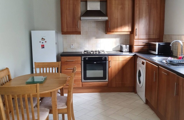Comfortable Modern Ground Floor Apartment 20 minutes from Glasgow Centre