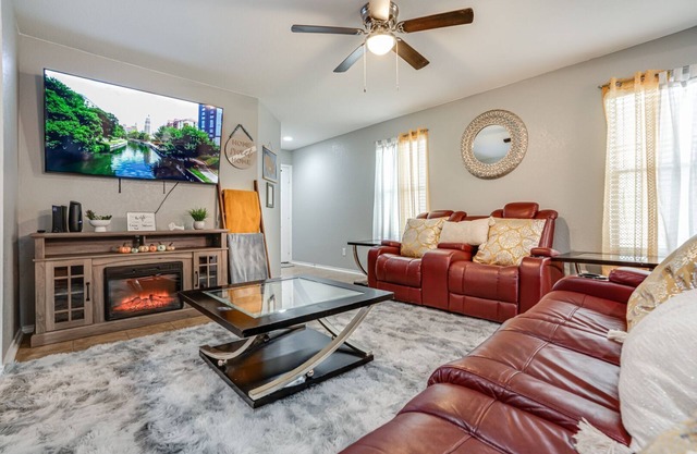 Comfortable near Lackland & Downtown/Easy access I35n