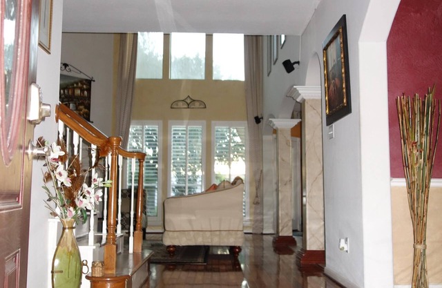 Comfortable newly painted home/pet frendly