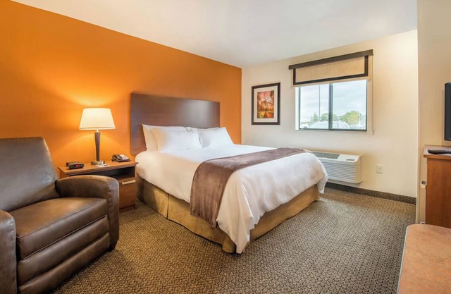 Comfortable North Aurora Stay | Pet-Friendly and Fully Equipped Kitchen