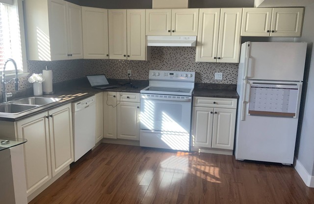 comfortable quiet 2 bedroom suite centrally located in Nanaimo BC.