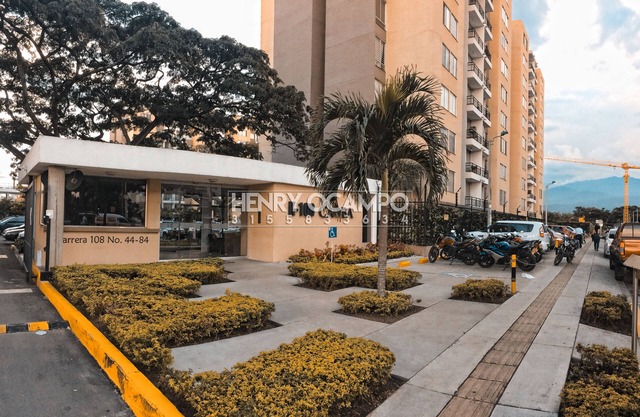 COMFORTABLE ROOM SOUTH OF CALI