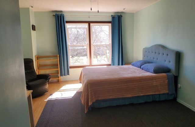 Comfortable room within 15 minutes of driving from IU