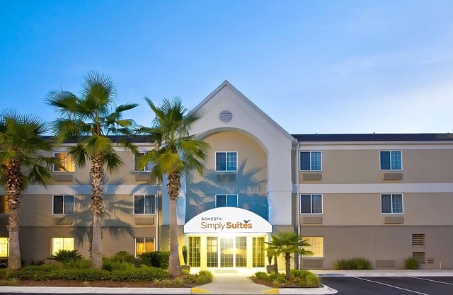 Comfortable Stay near The Cummer Museum! Nature in Style! Pets Allowed, Kitchen!