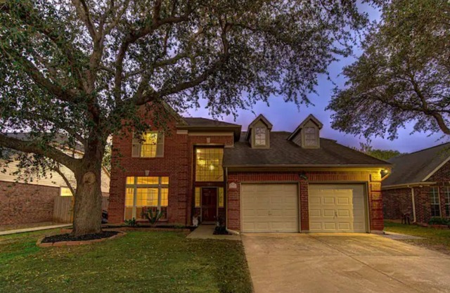 Comfortable, Upscale House with a pool and spa!
