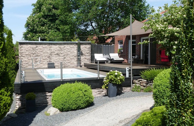 Comfortable vacation home with pool, sauna, large garden .