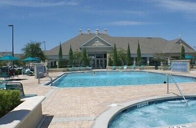 Comfortable Vacation Townhouse Close to Disney
