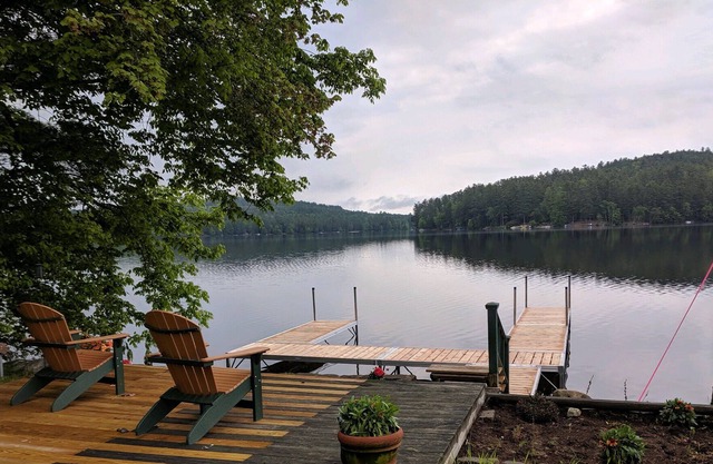 Comfortable year round Lake house on Loon Lake perfect for a getaway