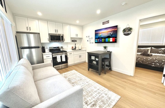 Comfy 1 Bedroom Sanctuary in Charming Burbank