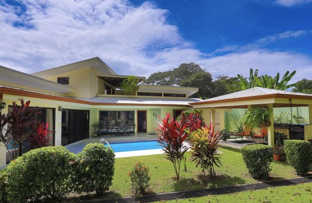 Comfy and Convenient Home Minutes from Beach National Park