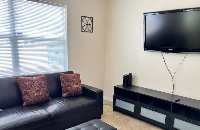 Comfy and convenient Two-bedroom home in Orlando