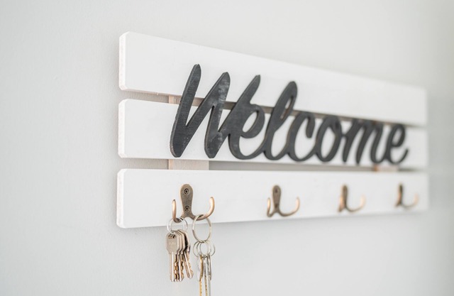 Comfy and Cozy 2 BD, 2.5 BR!