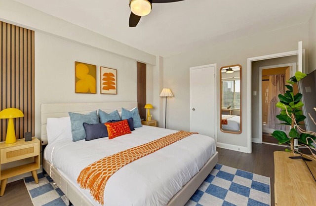 Comfy Arlington Gem - Easy Metro Access + Parking