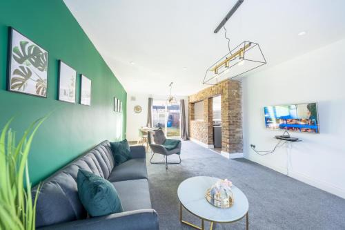 Comfy Contractor 3BR in Slough, Close to Heathrow & M25