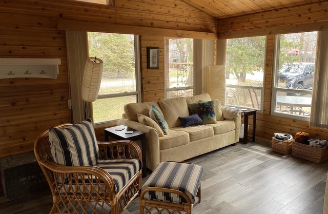 Comfy Cozy Cedar All-Season House Cabin