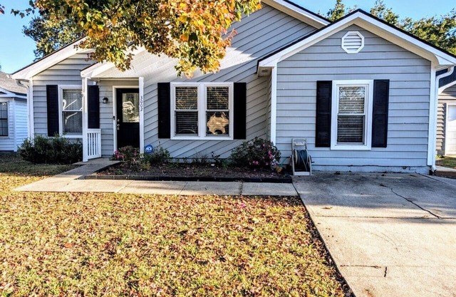 Comfy, Cozy, & Chic! - 3bed 2bath home in Jacksonville, NC