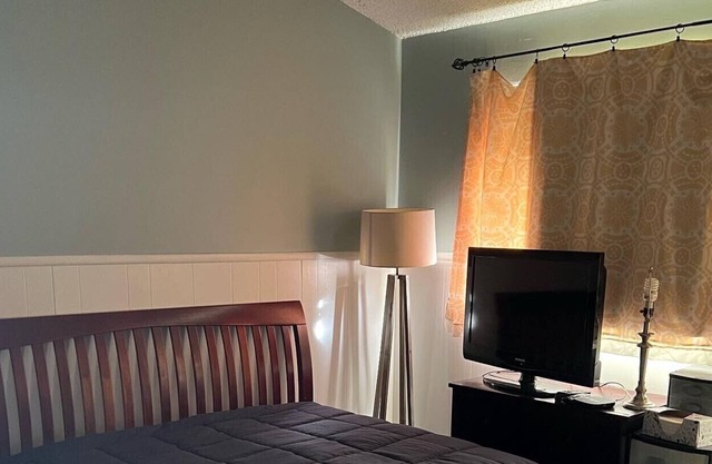 COMFY COZY ROOM ON QUIET CUL-DE-SAC / HSR21-002190