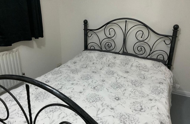 Comfy Double Room In Our Shared House