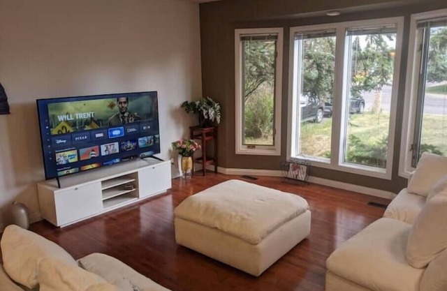 Comfy Family Home - Pet Friendly + Free Parking