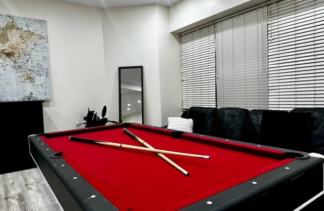 Comfy Flat | Hot Tub + Games