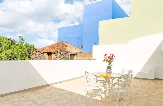 Comfy Holiday Home in Genovés with Balcony