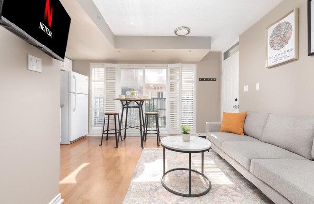 Comfy Liberty Village Home 1BD Steps from King St