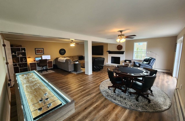 Comfy Mechanicsville rancher with entertainment for all age groups!