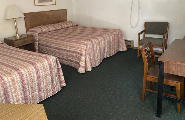 Comfy Motel Room Block for Groups