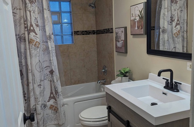 Comfy one bedroom in the Middle of Everything