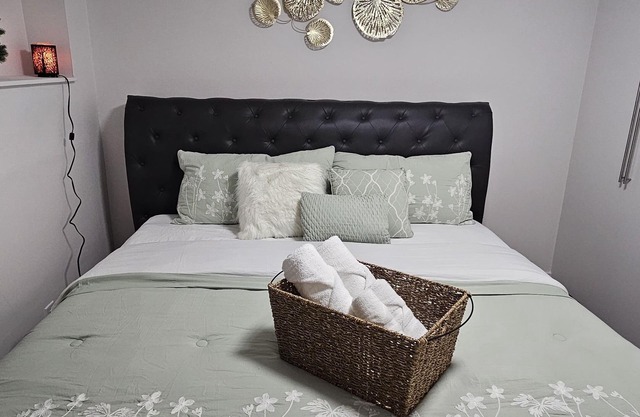 COMFY STAY: Comfy 2-bedroom private suite close to amenities in Mission