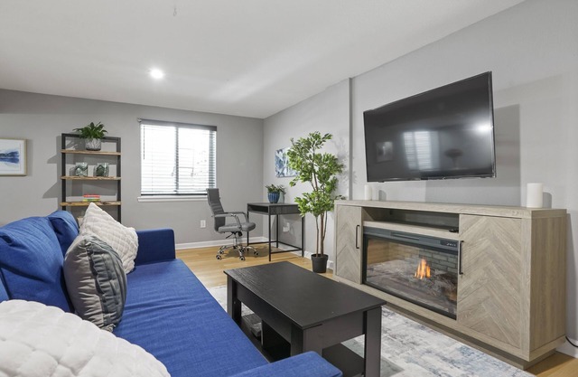 Comfy, Stylish Apartment near Restaurants, Breweries, Hiking Trails, Coffee Shop
