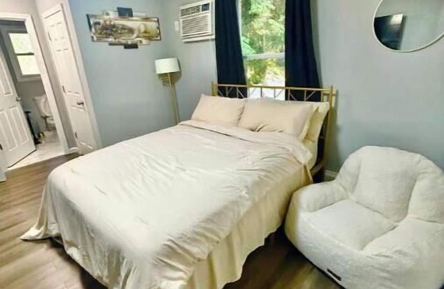 Comfy, suburban, NYC/EWR/Montclair