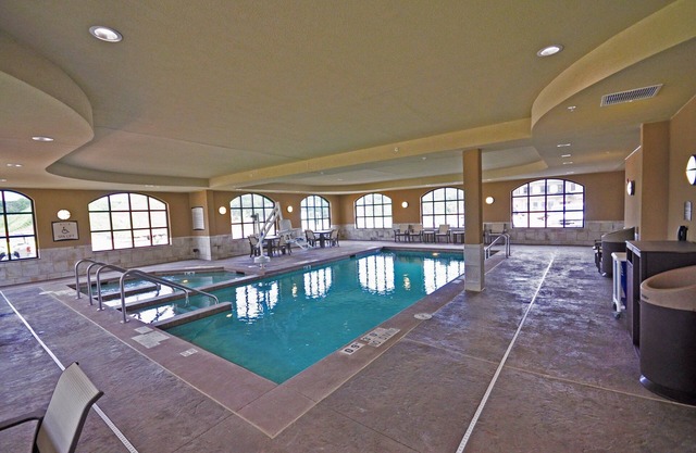 Comfy Suite | Free Wi-Fi, Indoor Pool and Hot Tub