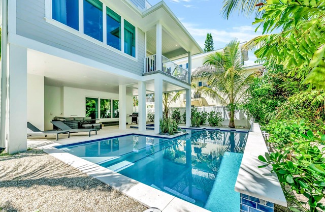 Coming in Hot! Rooftop Views + Pool & Spa!