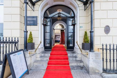 Commodore Hotel 