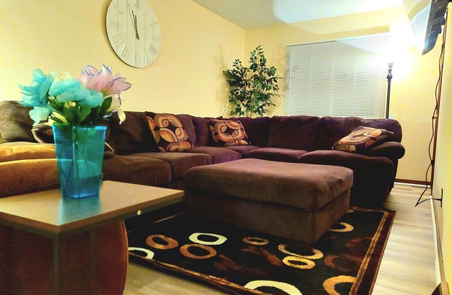 Como's Finest- A Home Away From Home- Sleeps 10