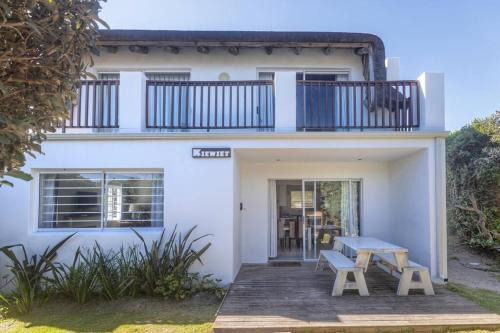 Compact & Comfortable in the Cape St Francis Resort