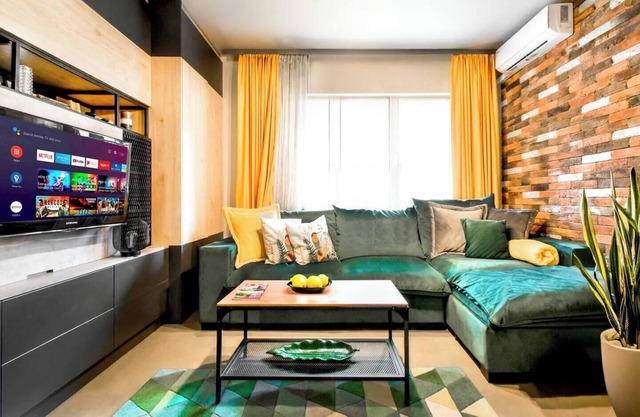 Compact Studio for Digital Nomads | Fast WiFi | AC