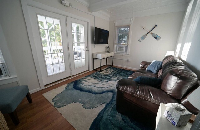 Compass Rose | Historic Oneida Lakefront Condo 4