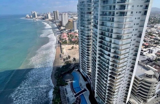 Complete apartment with ocean view and beachfront location