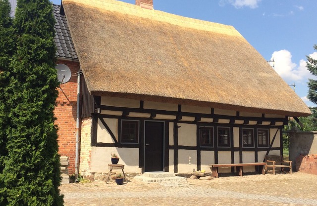 Complete house-family-friendly-rural idyll-ecological. renovated mud house/thatched roof