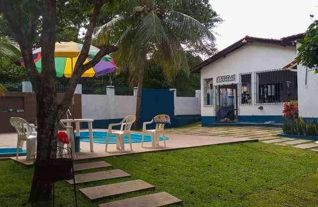 Complete house with pool near the center