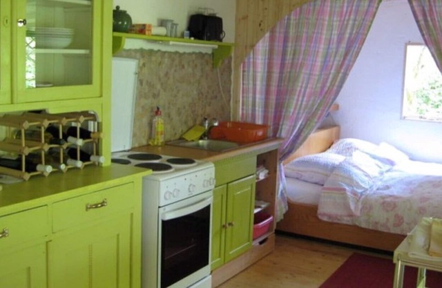 Completely detached, comfortable mountain hut with wood-burning stove + power supply