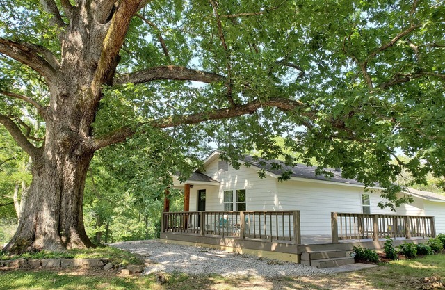 Completely remodeled 1940's farmhouse with Gorgeous pond views!