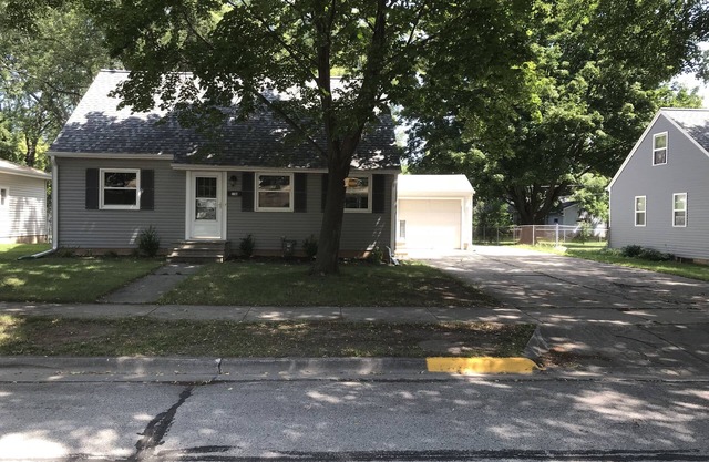 Completely Remodeled Full House 2 Blocks From Lambeau Field