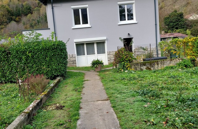 Completely renovated 3-bedroom detached house built in 1951, with large garden.