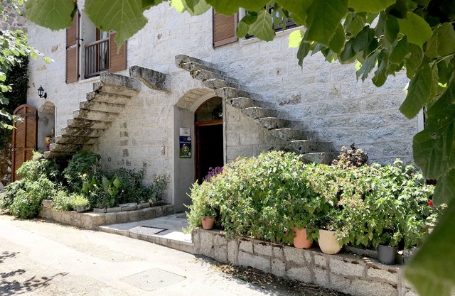 Completely renovated former oil mill in the heart of the Alta Rocca.