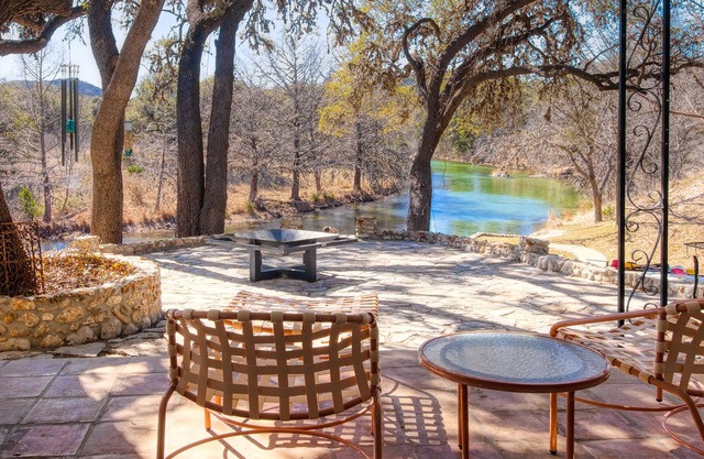 Completely secluded 100 acre ranch. Luxury home, Private creek