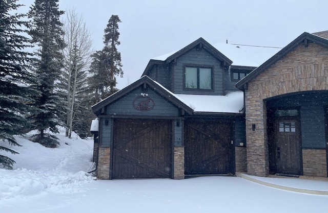 Completely Updated Mountain Modern Frisco Home Close to 6 Ski Resorts