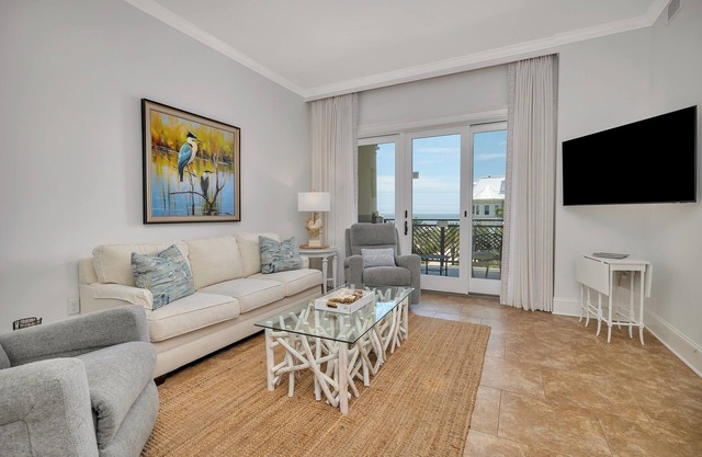 Completely refurbished one bedroom with awesome ocean views!